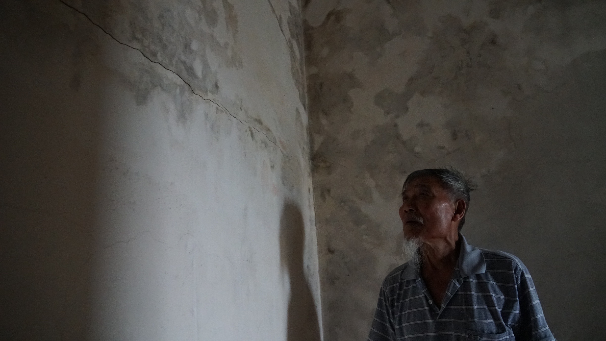 thi cong quoc lo gay nut nha anh 2