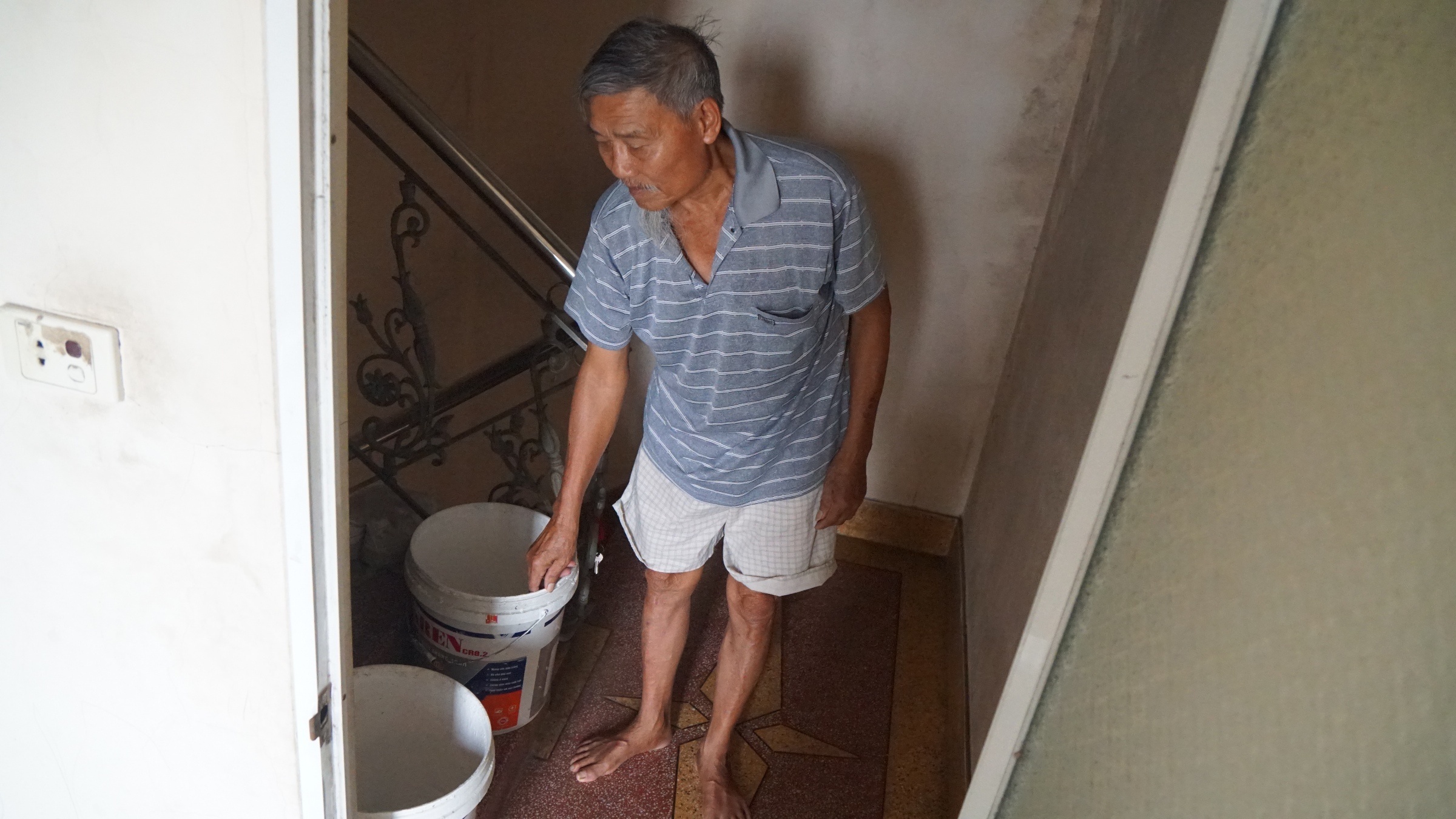 thi cong quoc lo gay nut nha anh 3