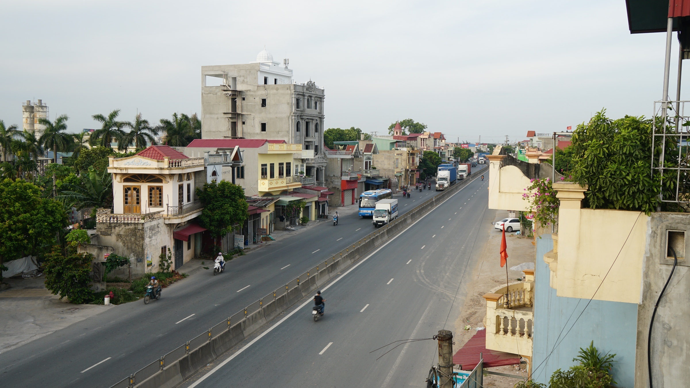 thi cong quoc lo gay nut nha anh 1