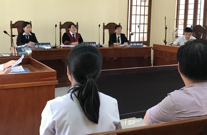 thầy cho trò diễn cảnh đòi bồi thường ảnh 1 thay cho tro dien canh doi boi thuong anh 1