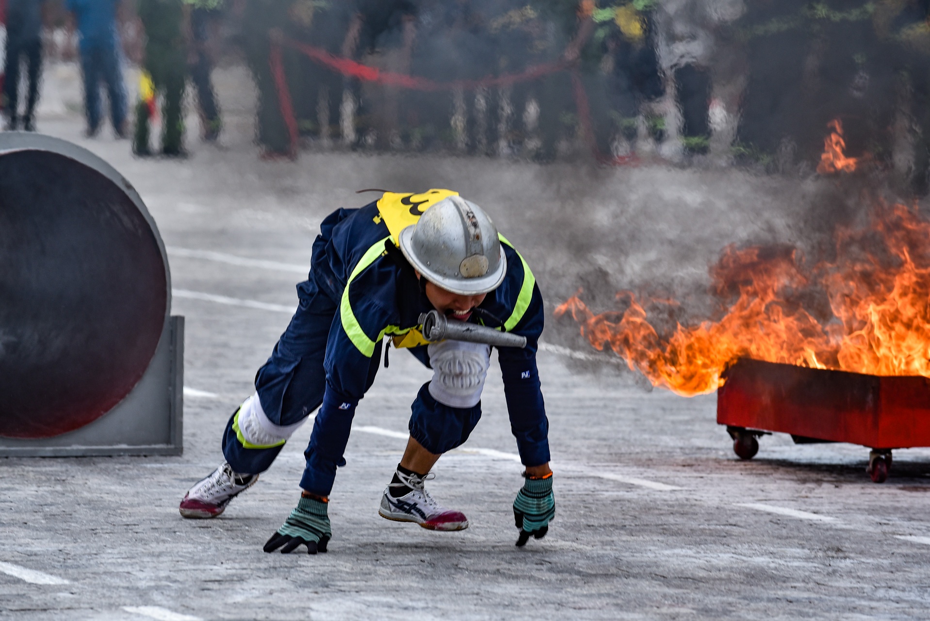 canh sat thi dap lua anh 8