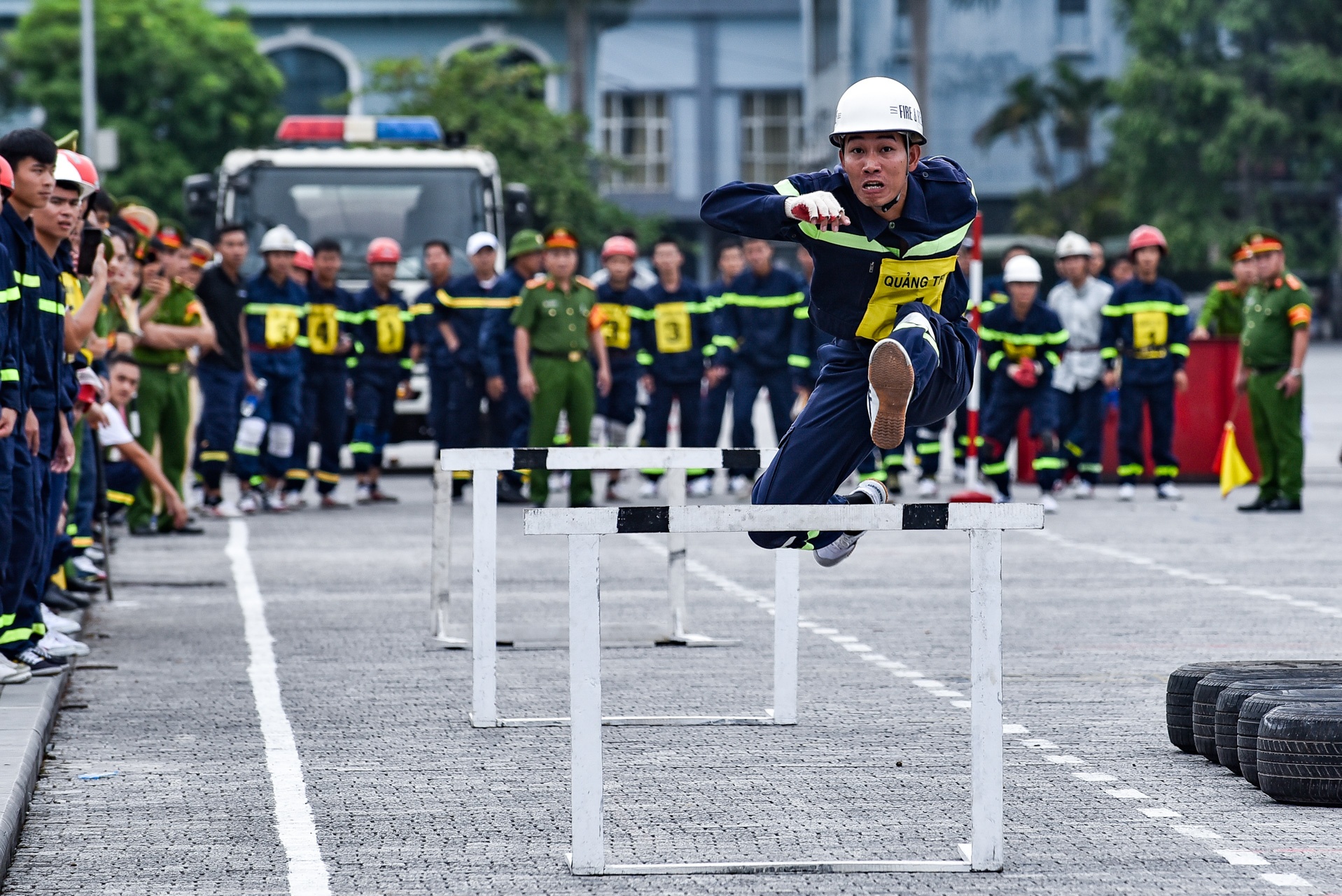 canh sat thi dap lua anh 1