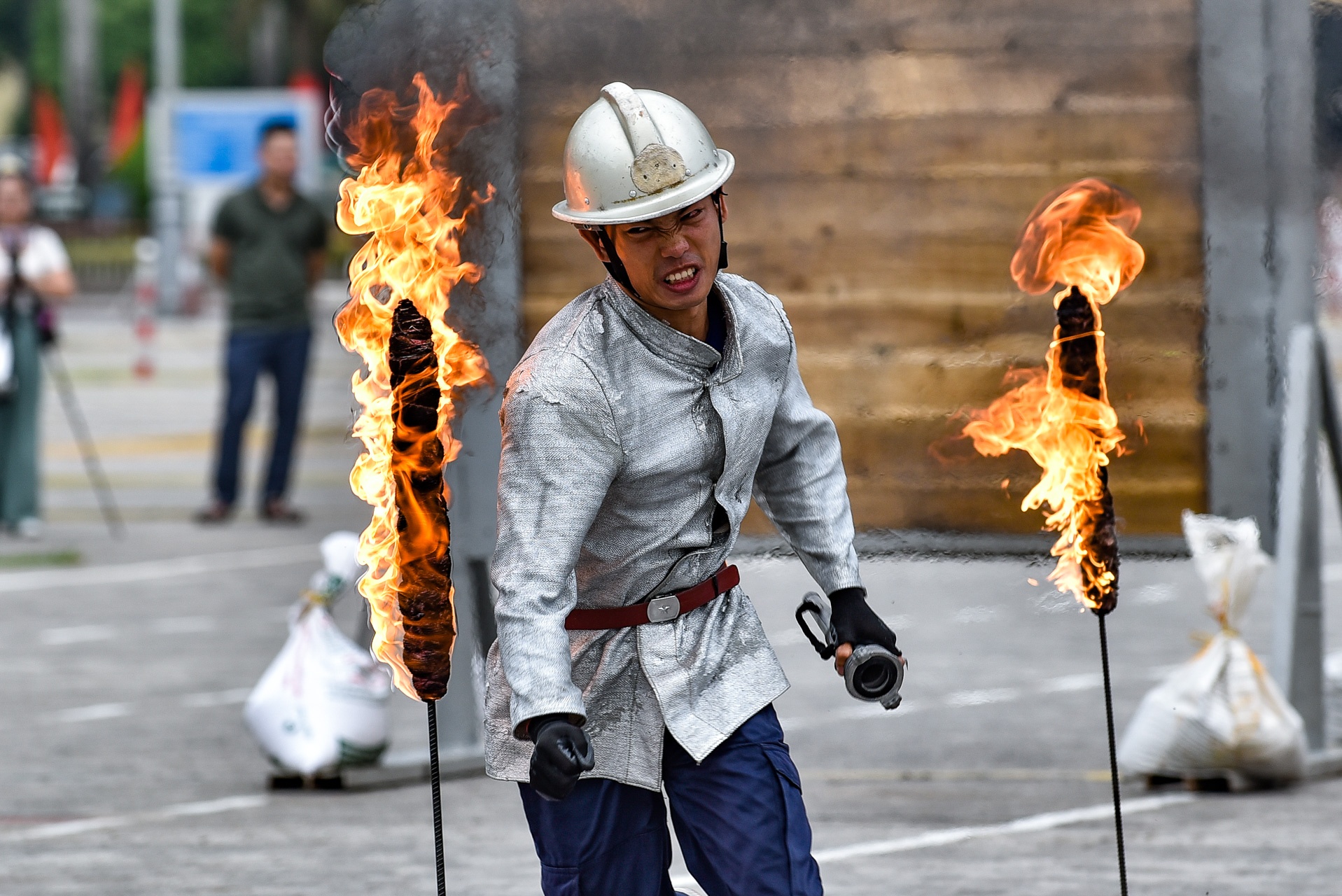 canh sat thi dap lua anh 4