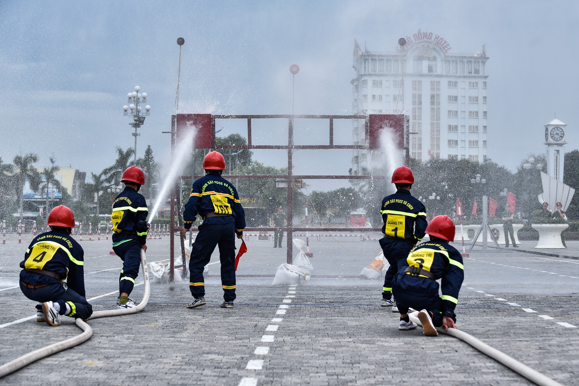 canh sat thi dap lua anh 7