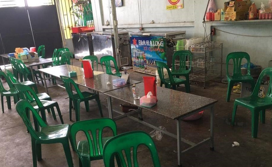 Nghi pham dam chet nguoi tai quan bia ra dau thu hinh anh