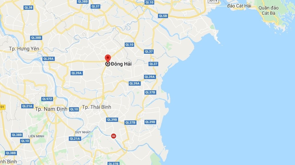 oto khach lat tren quoc lo anh 2