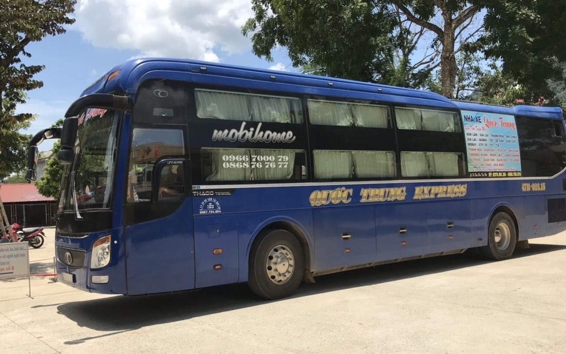 Cach ly 15 nguoi di tren xe khach cho nu sinh nhiem Covid-19 hinh anh