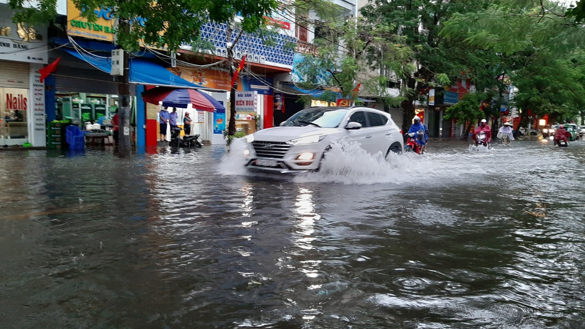 Hai Phong hoan phun hoa chat khu khuan anh 1