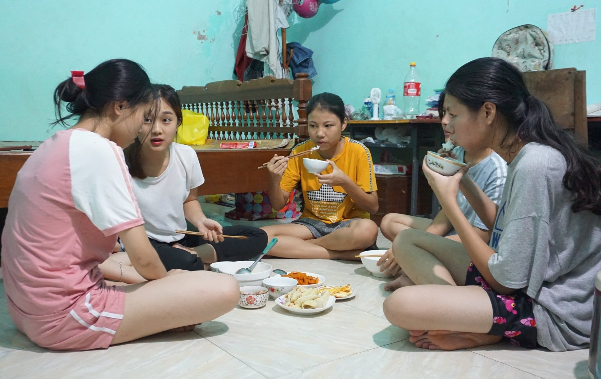 sĩ tử vùng cao ôn thi ảnh 8 si tu vung cao on thi anh 8