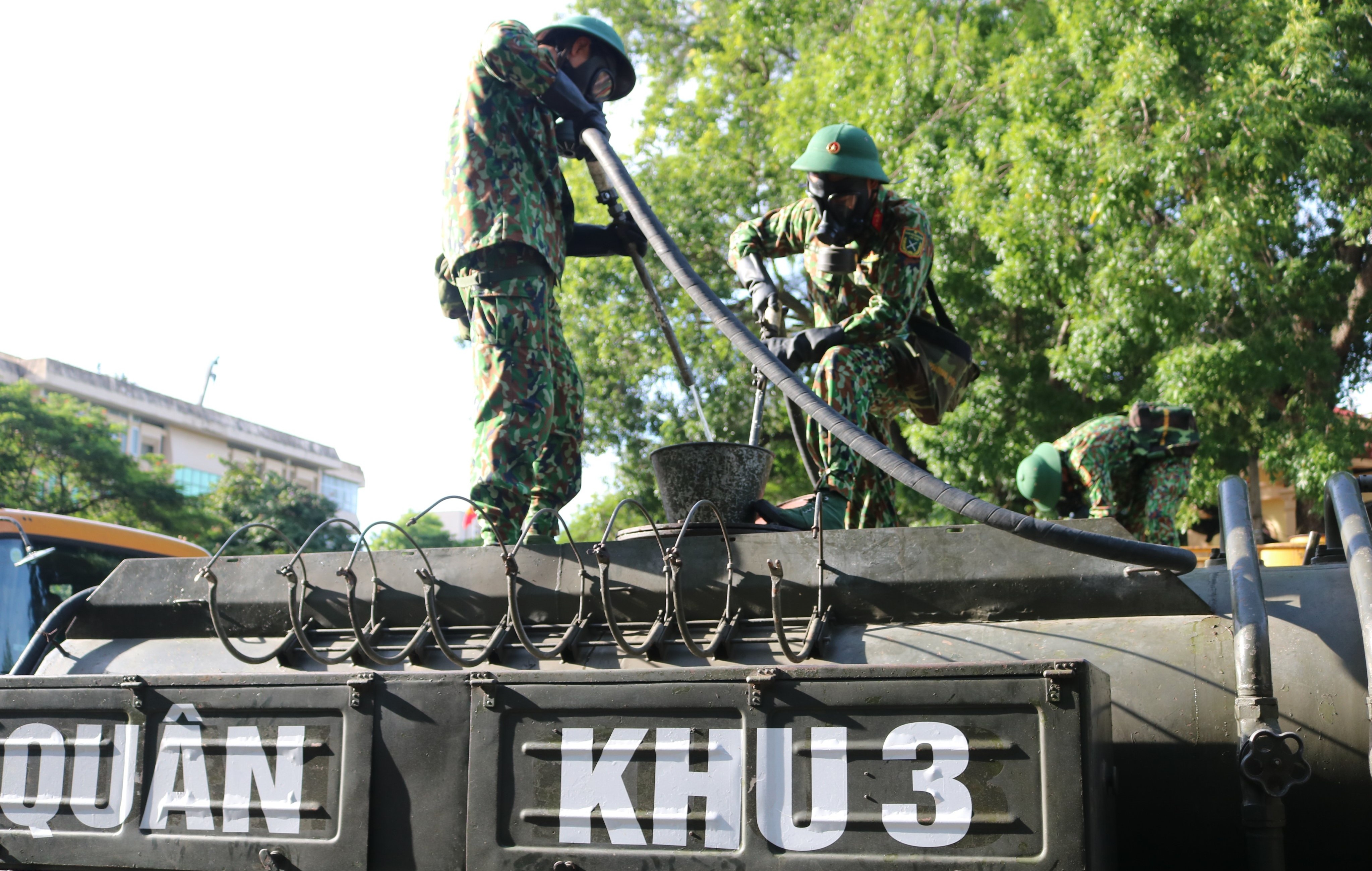 quan doi khu trung pho Hai Phong anh 2