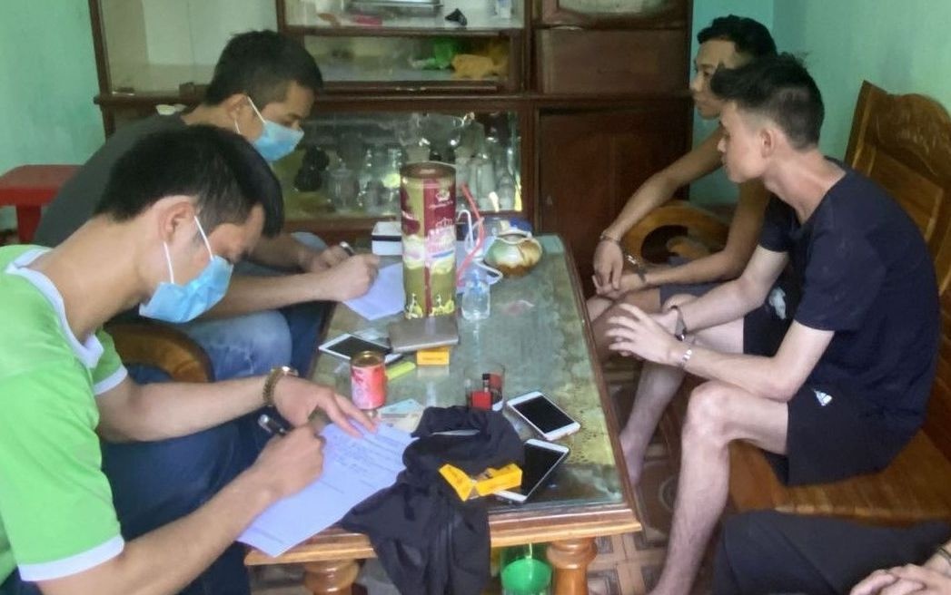 Dung boongke tren doi de ban ma tuy hinh anh