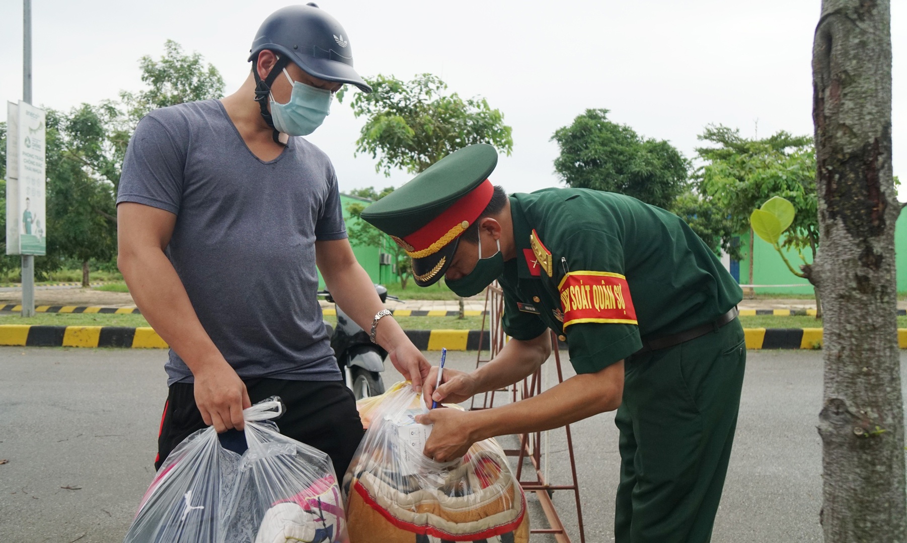 ben trong khu cach ly F1 anh 8