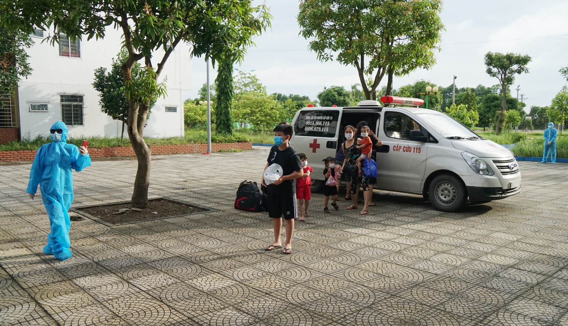 ben trong khu cach ly F1 anh 3