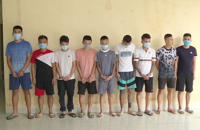 hon 20 nguoi hon chien anh 2