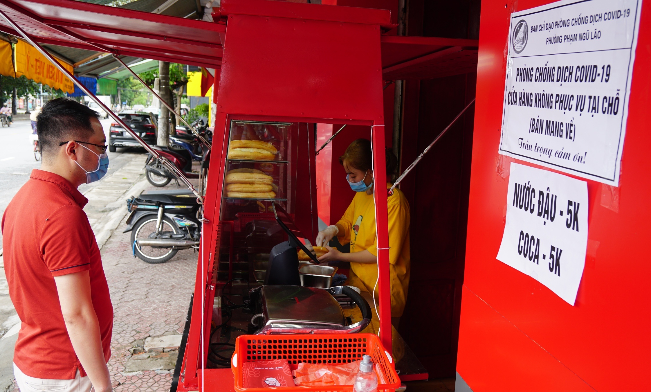 Hang quan o TP Hai Duong ban mang ve trong dich Covid-19 hinh anh