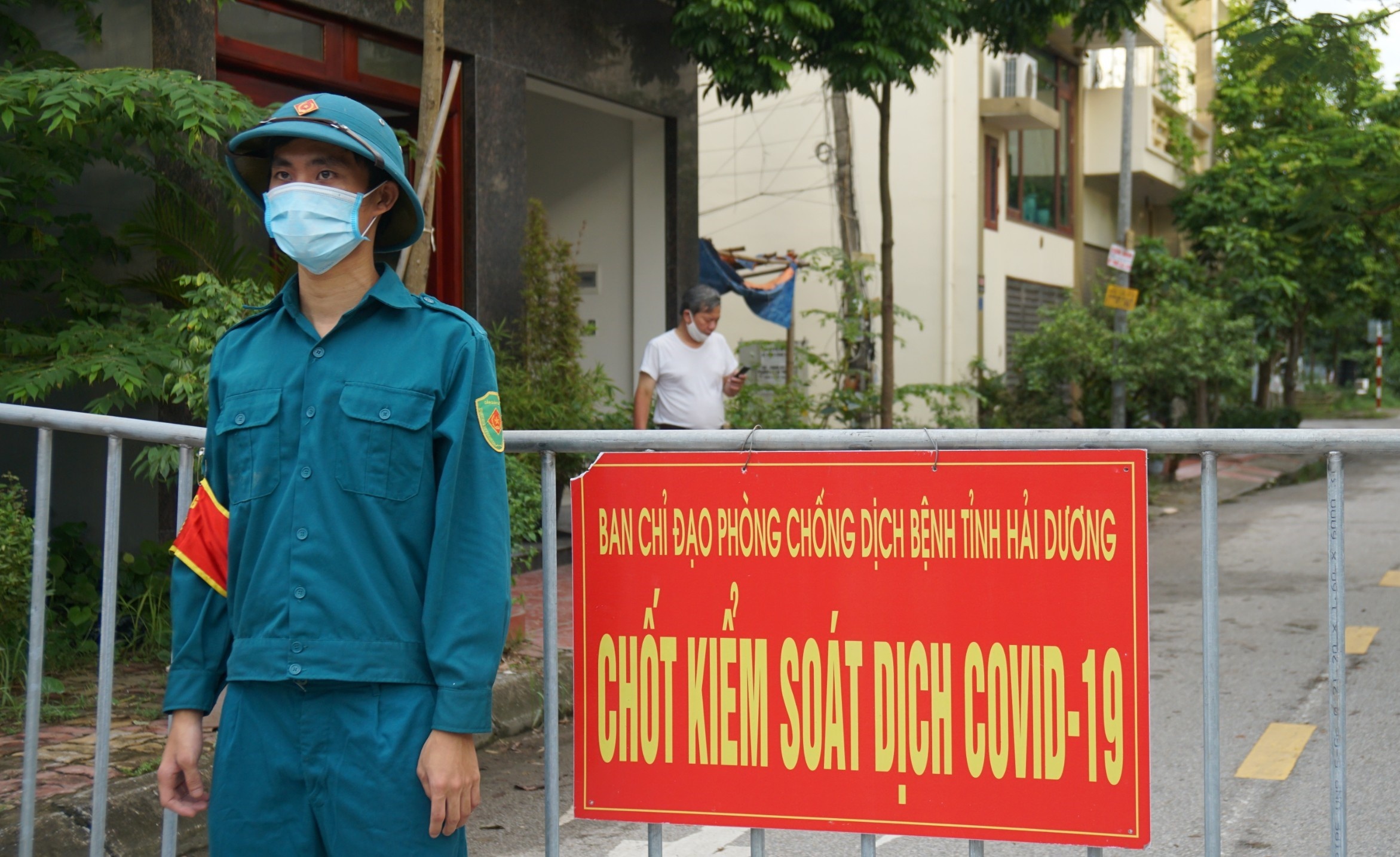 Hai Duong phong toa noi o cua benh nhan 15 tuoi mac Covid-19 hinh anh