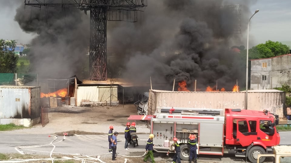 lua thieu rui 3 oto anh 1