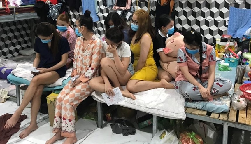 Quan massage don khach bat chap lenh cam anh 1