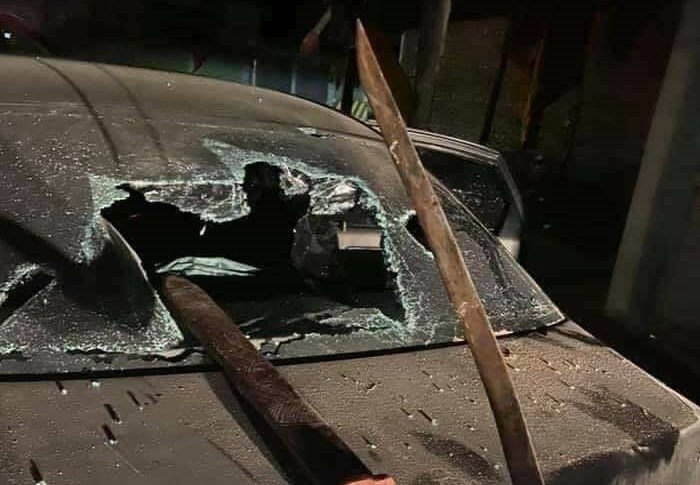 Hai nhom thanh nien dat Cang hon chien hinh anh