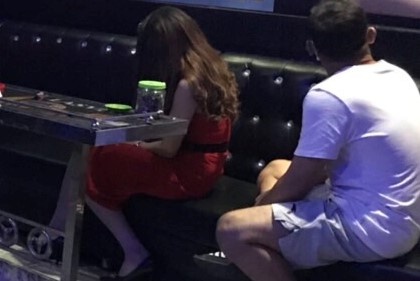 Quan karaoke don khach giua dich Covid-19 hinh anh