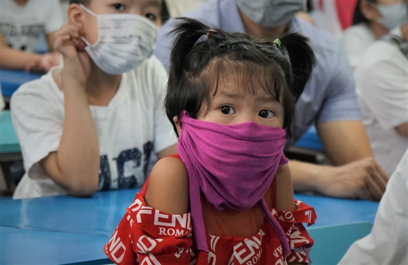 Hoc sinh lop 1 o vung dich tuu truong hinh anh