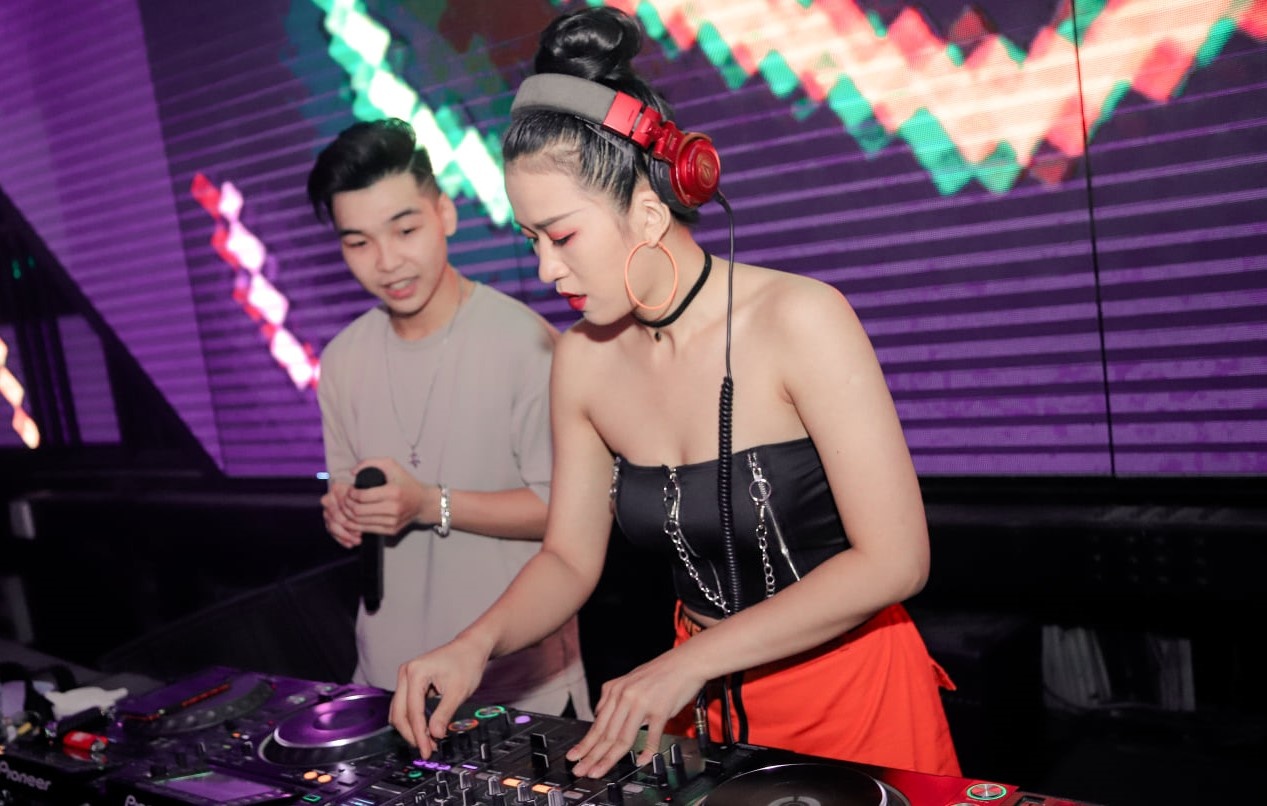 Ha Noi kiem tra quan bar, karaoke, vu truong hinh anh