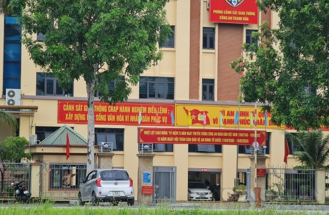 Dai uy CSGT bi tuoc danh hieu Cong an Nhan dan hinh anh
