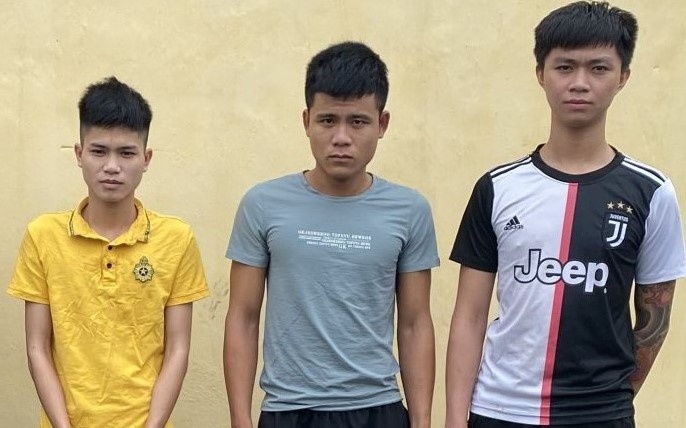 Can hai nhom hon chien, mot nguoi bi thuong hinh anh