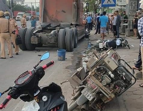 container tong 7 xe may dung den do anh 2