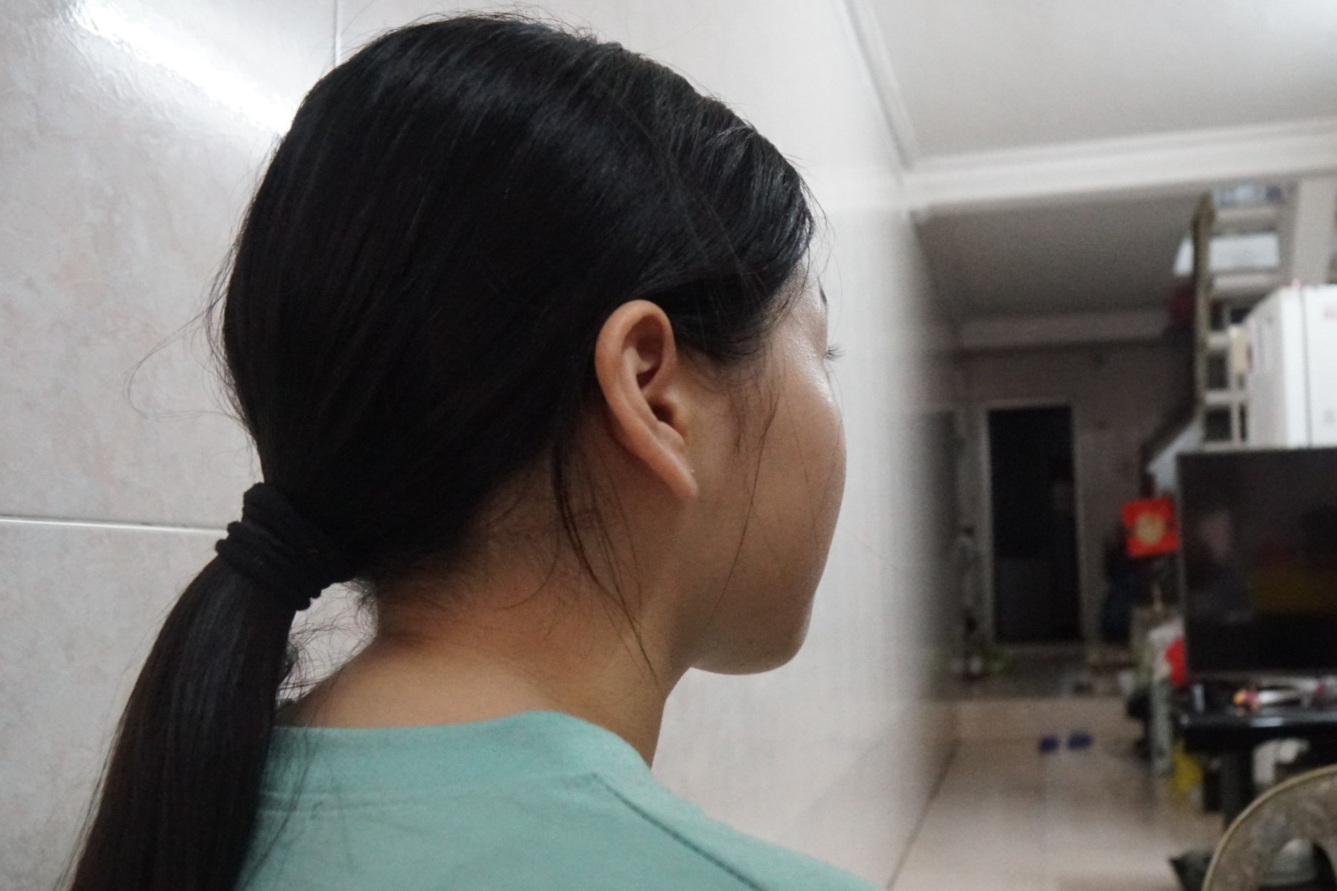 Nguoi dan ong bi to hanh hung con gai va vo cu hinh anh