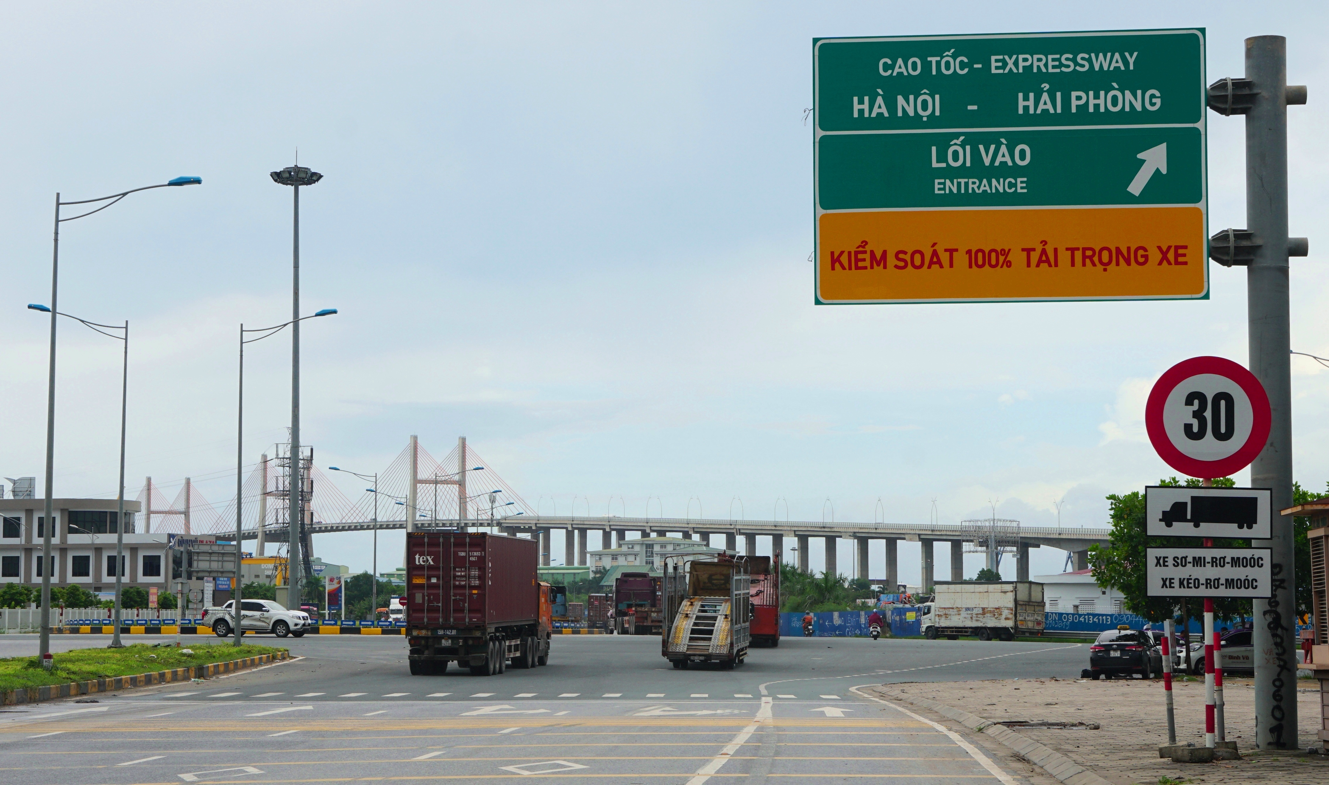 giao thong cua ngo Hai Phong anh 9