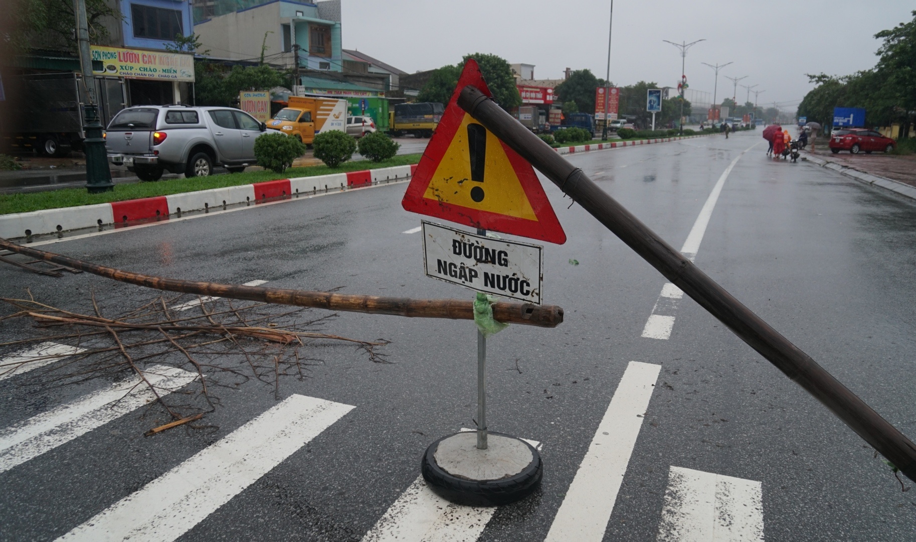 nguoi dan cheo thuyen di lai anh 3