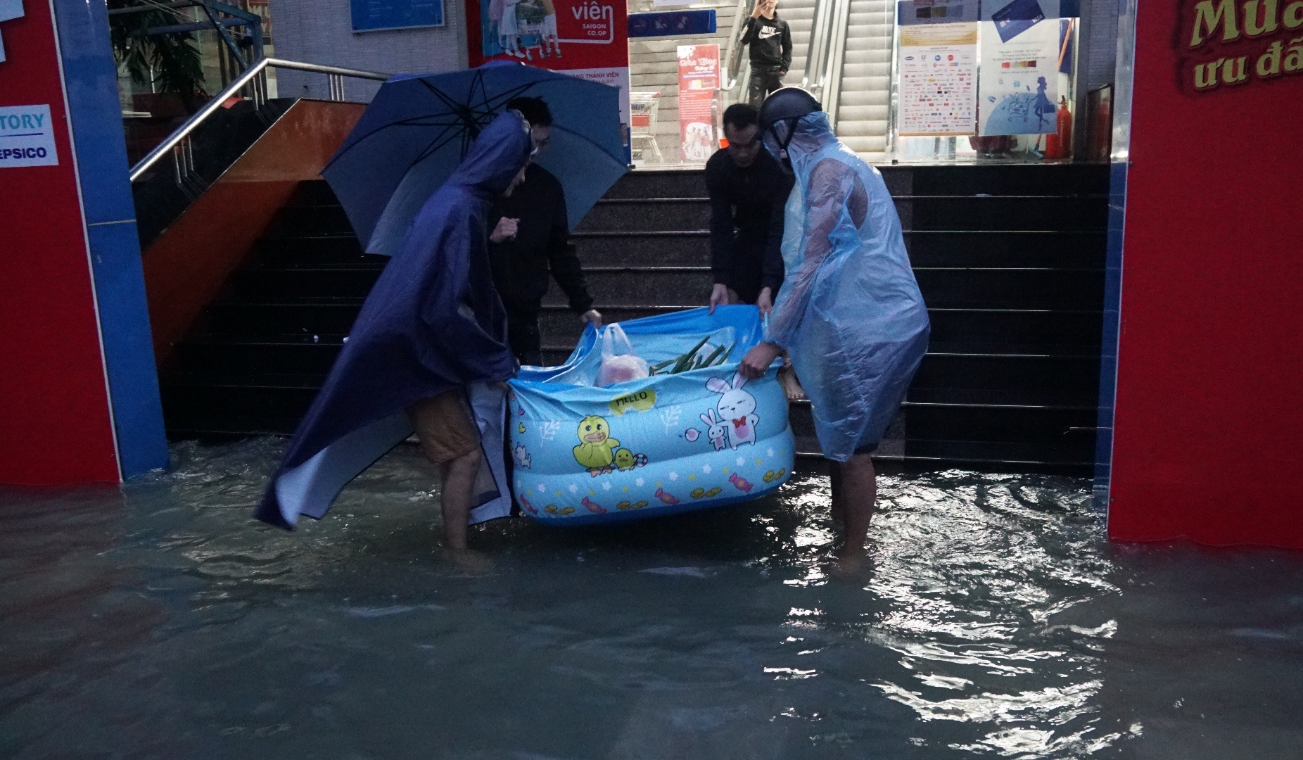 nguoi dan cheo thuyen di lai anh 8