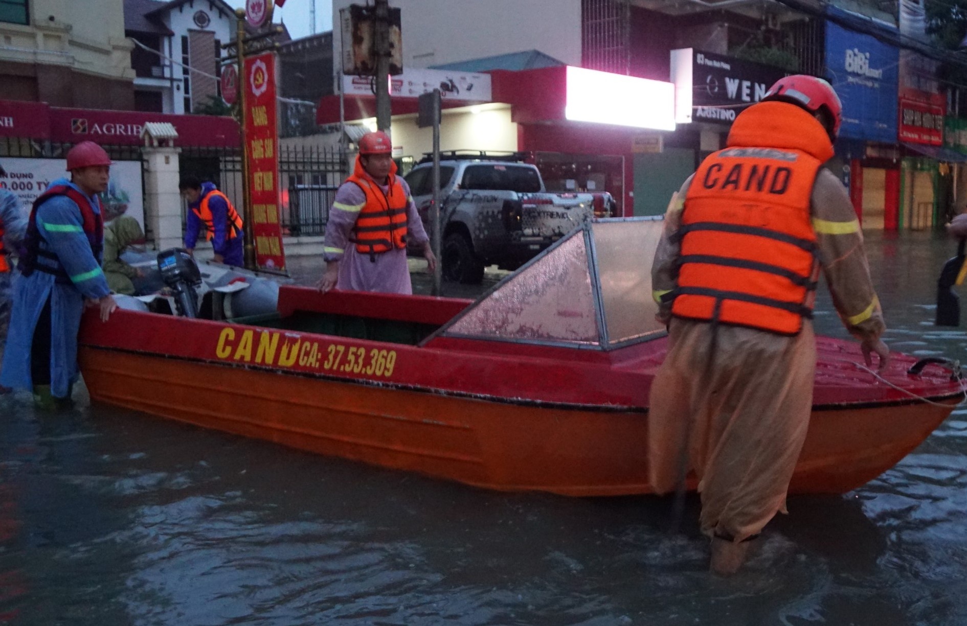 bo doi Nghe An chi vien Ha Tinh anh 1
