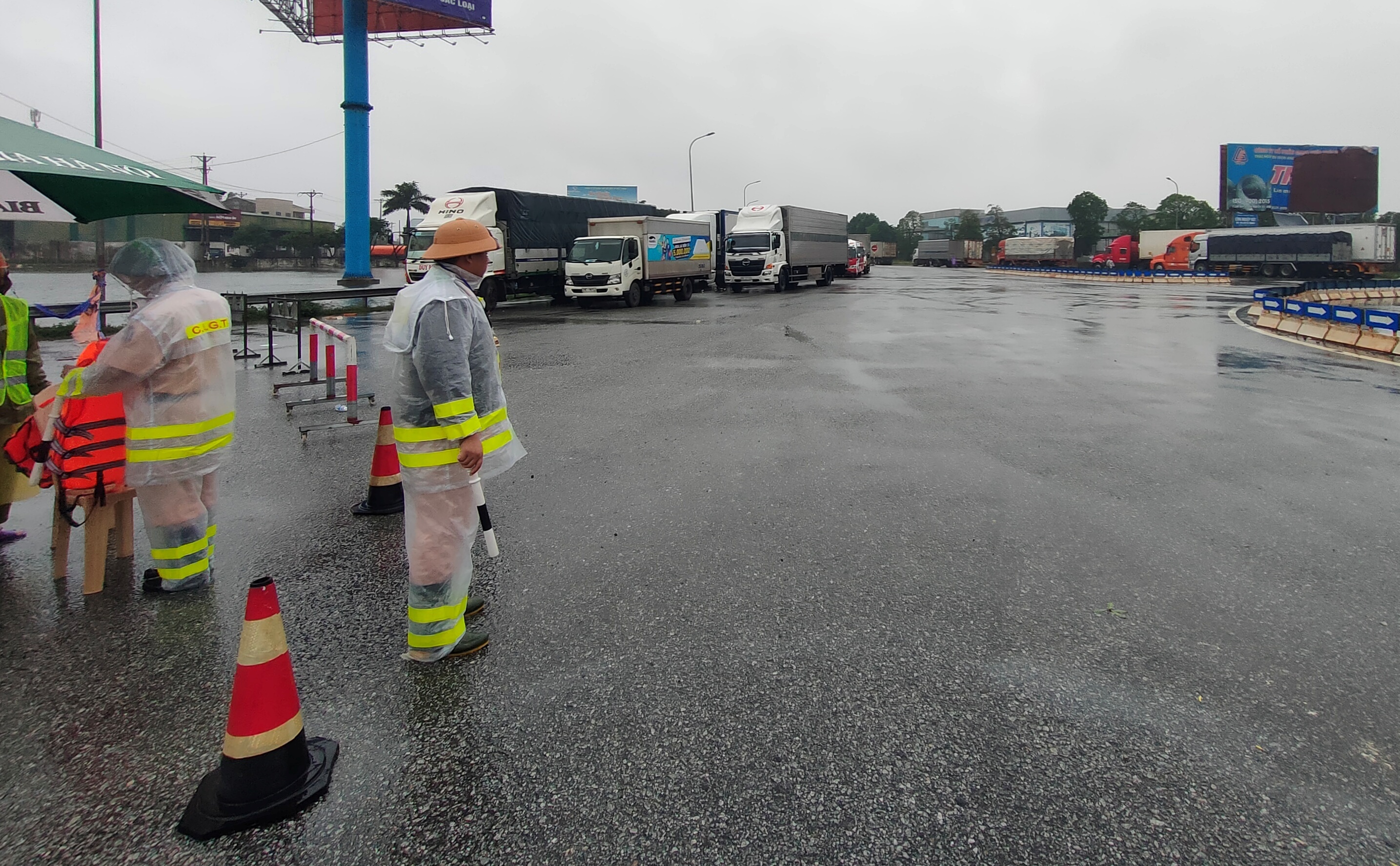 nguoi dan cheo thuyen di lai anh 2