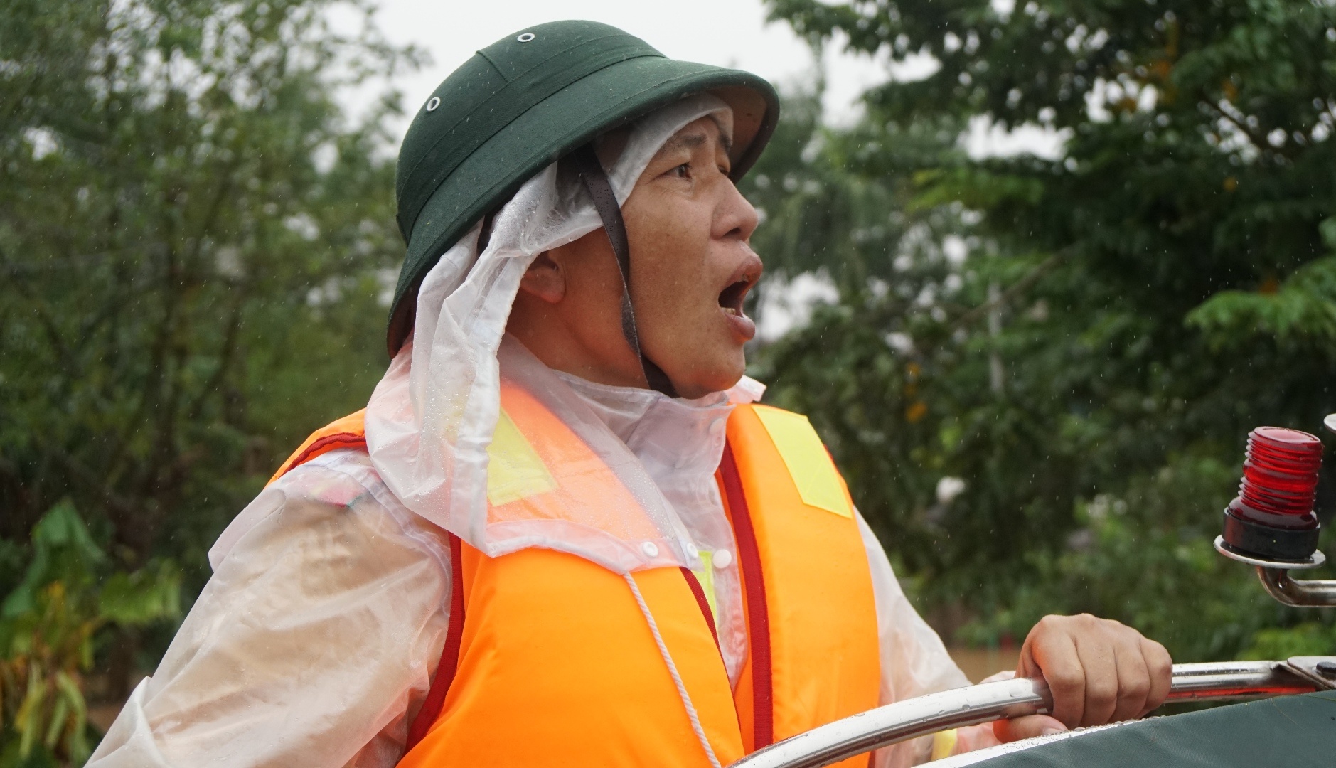 canh sat giup dan so tan anh 5