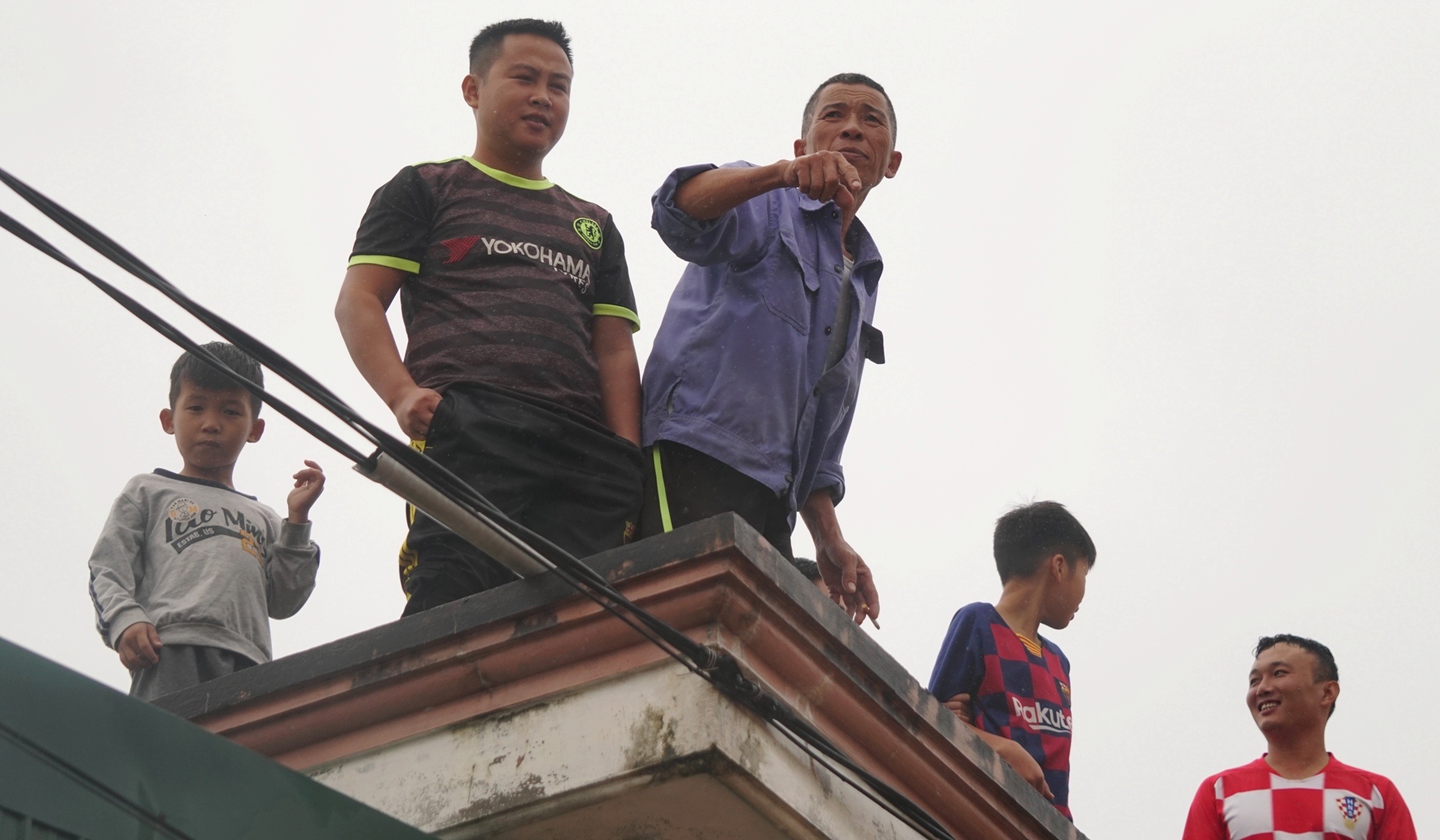 canh sat giup dan so tan anh 6