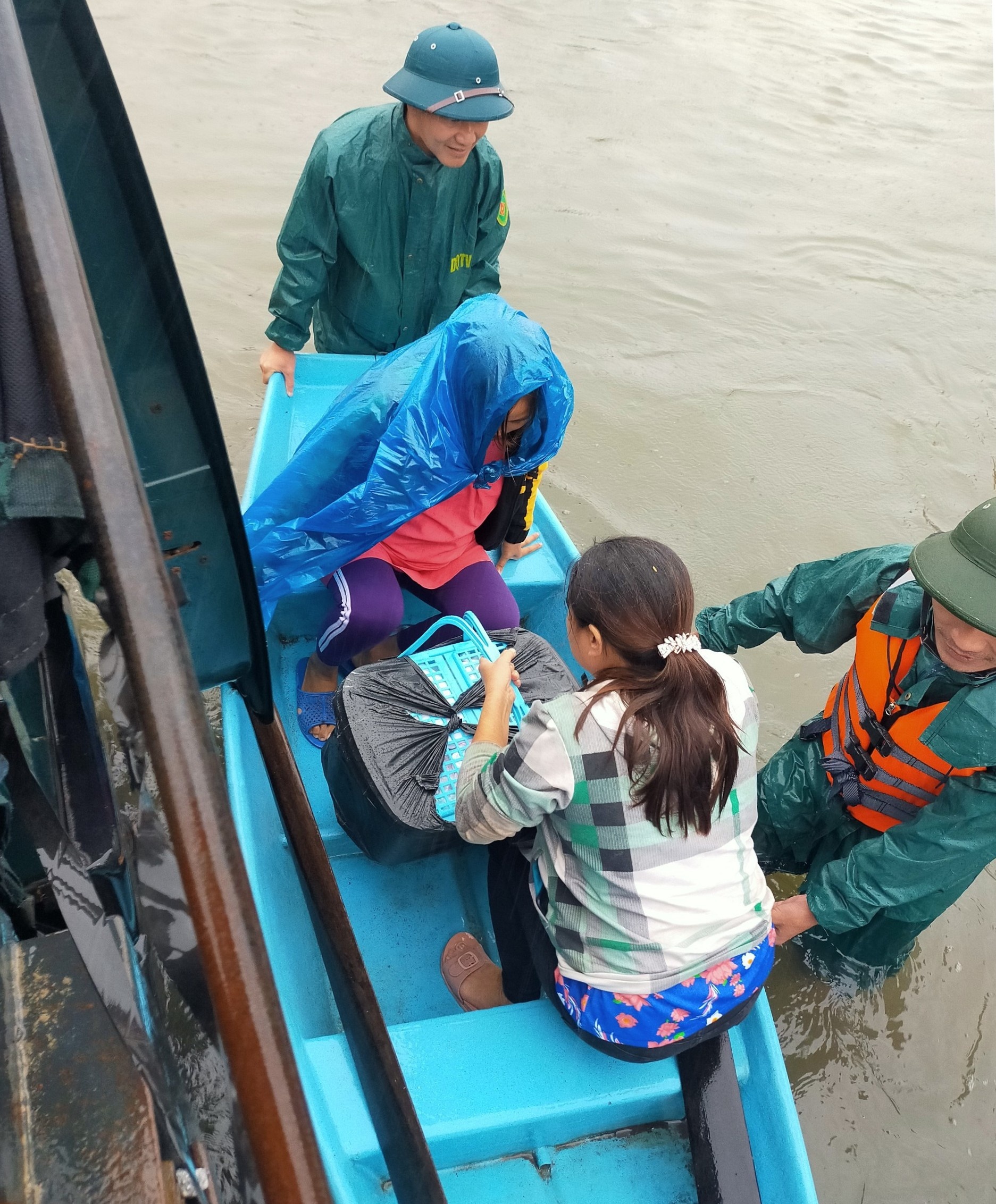 nhung san phu vuot lu anh 2