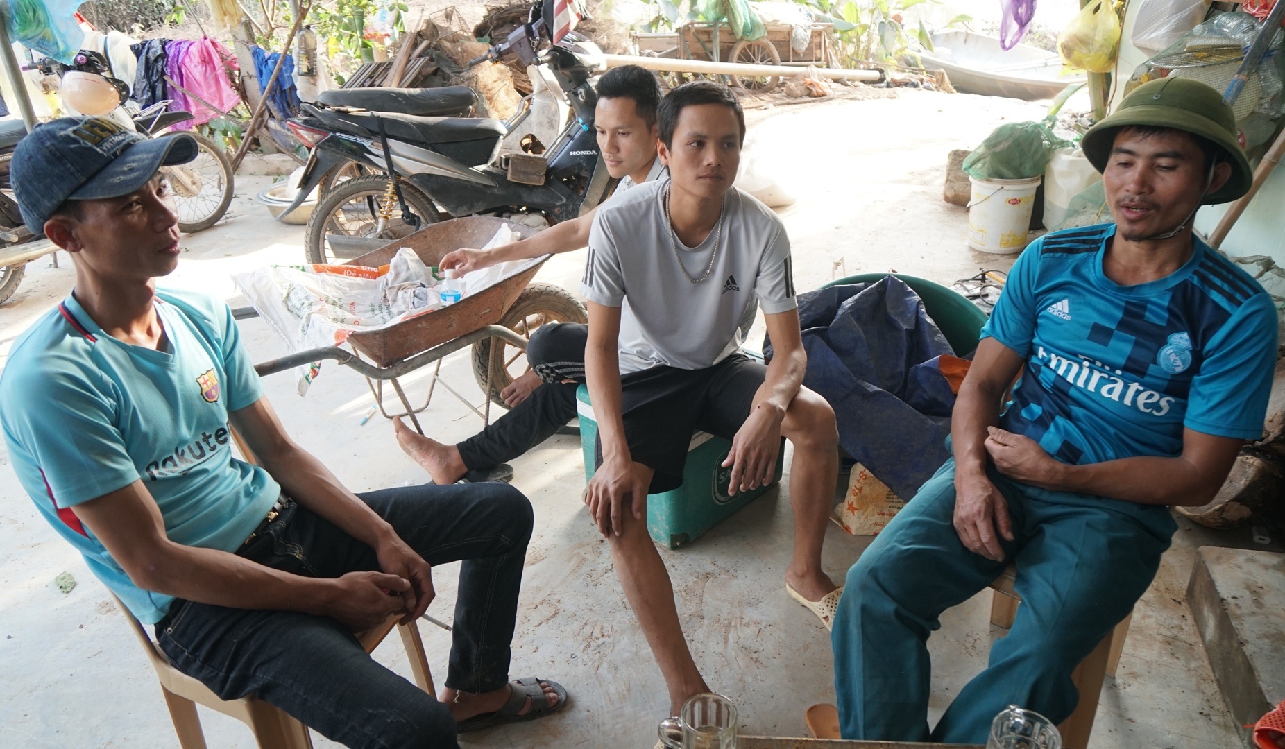 Lai do cuu 300 nguoi dan anh 4