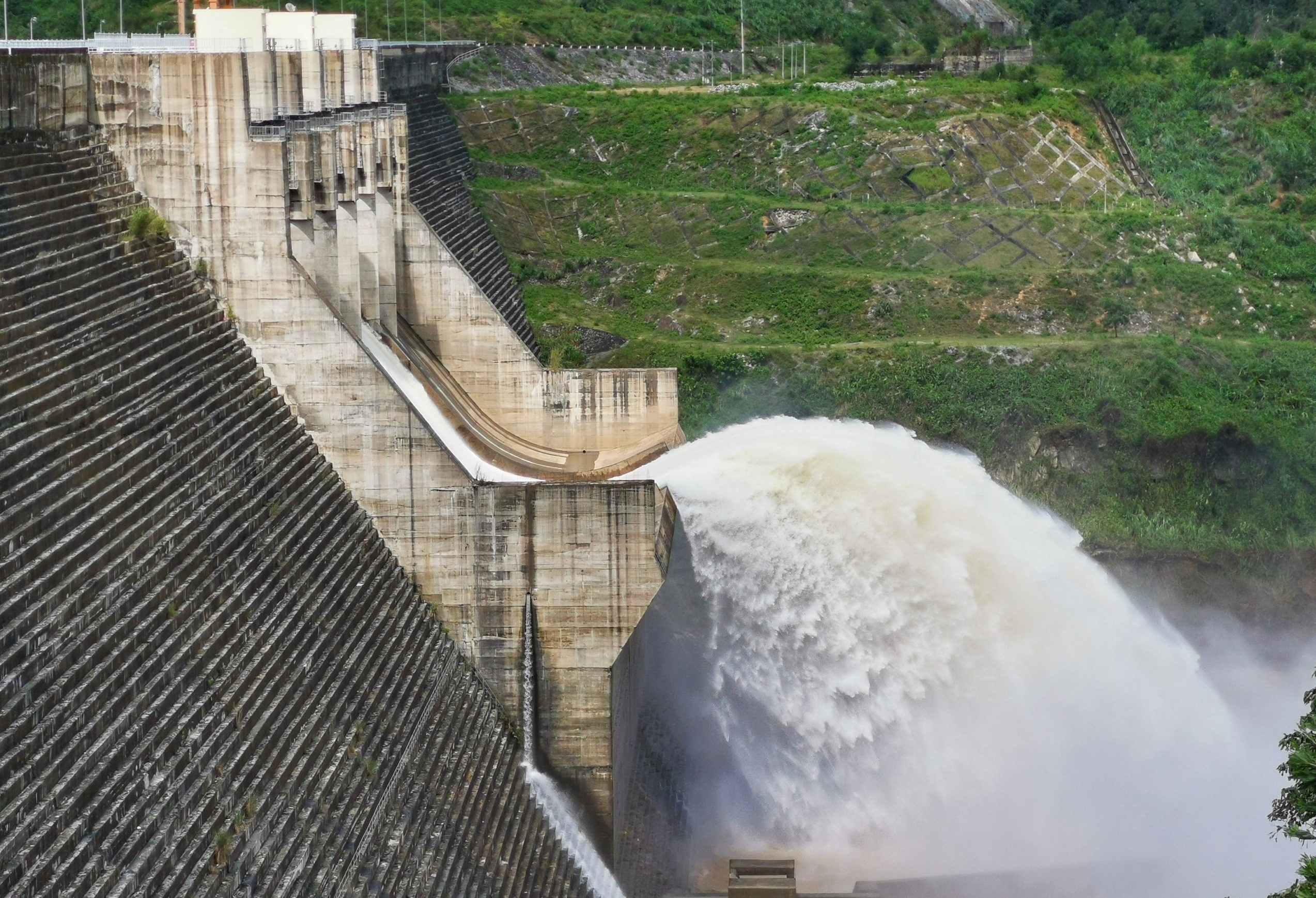 11 ho thuy dien mien Trung xa lu anh 2