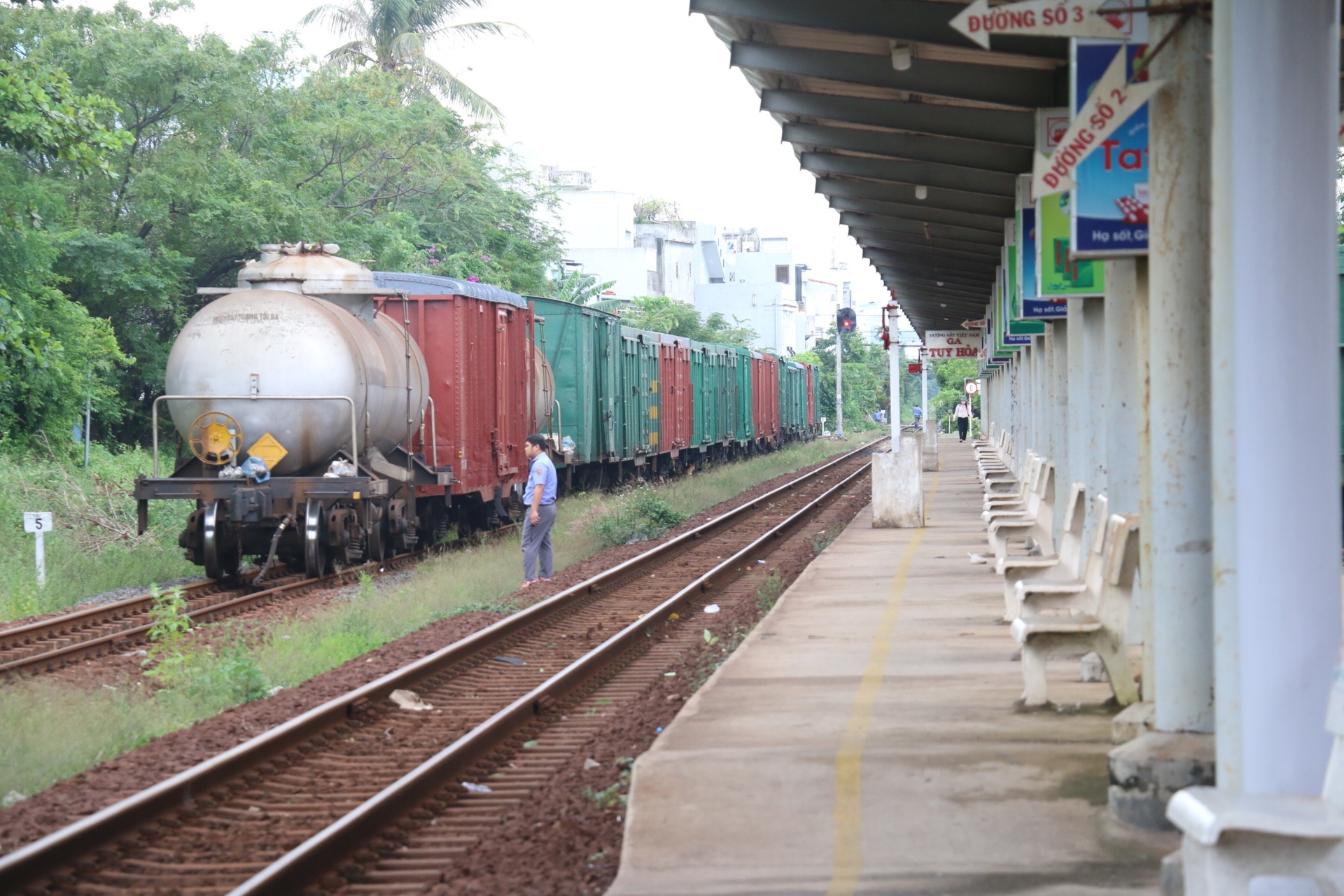 duong sat te liet vi bao anh 1