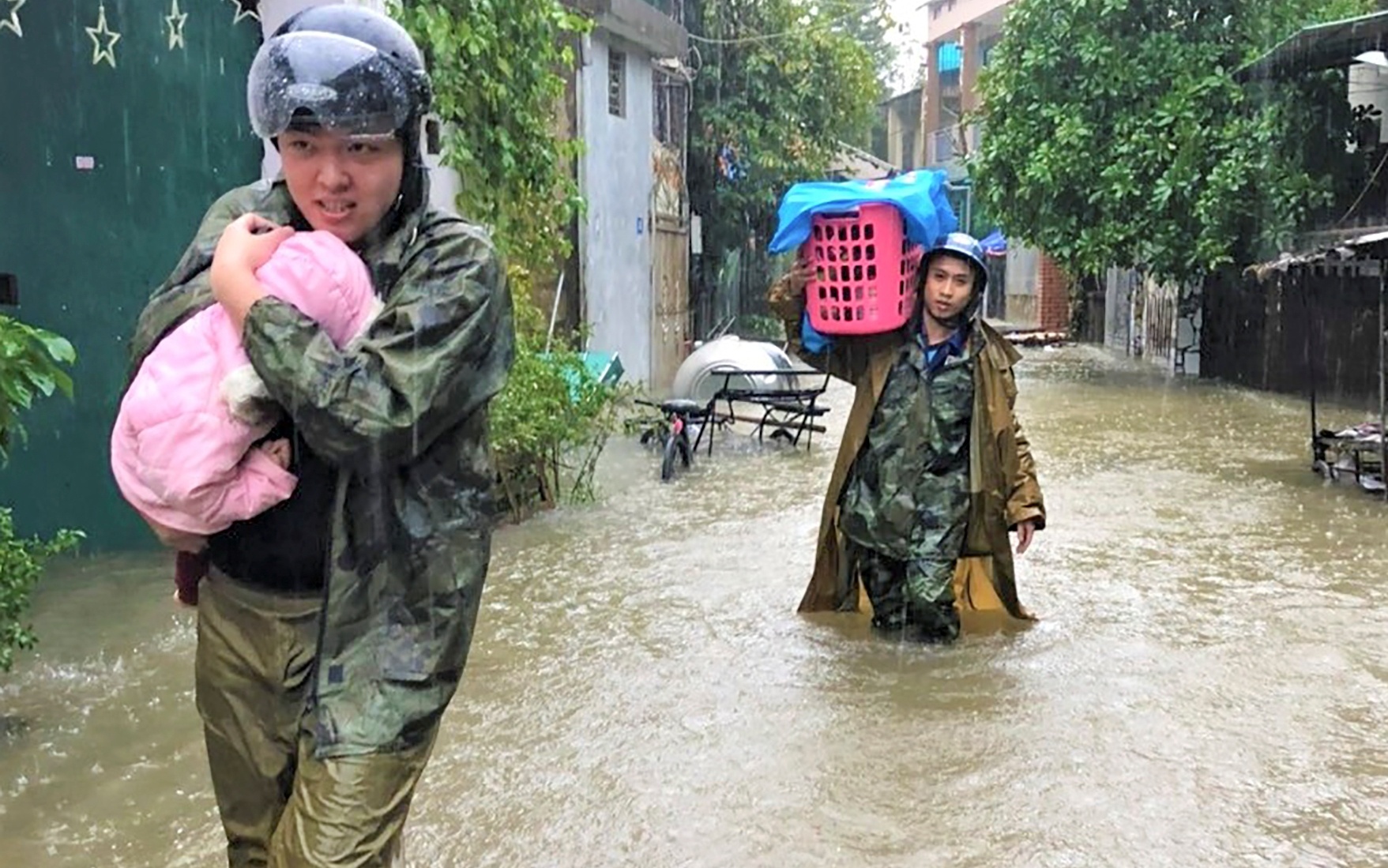 giai cuu nguoi Vinh mac ket anh 7