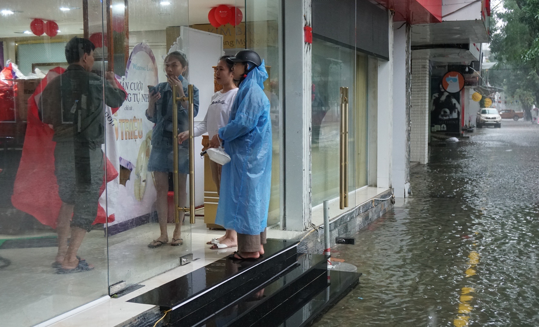 TP Vinh ngap sau anh 4