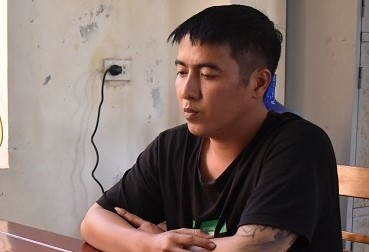Dam cong an khi bi tam giu xe hinh anh