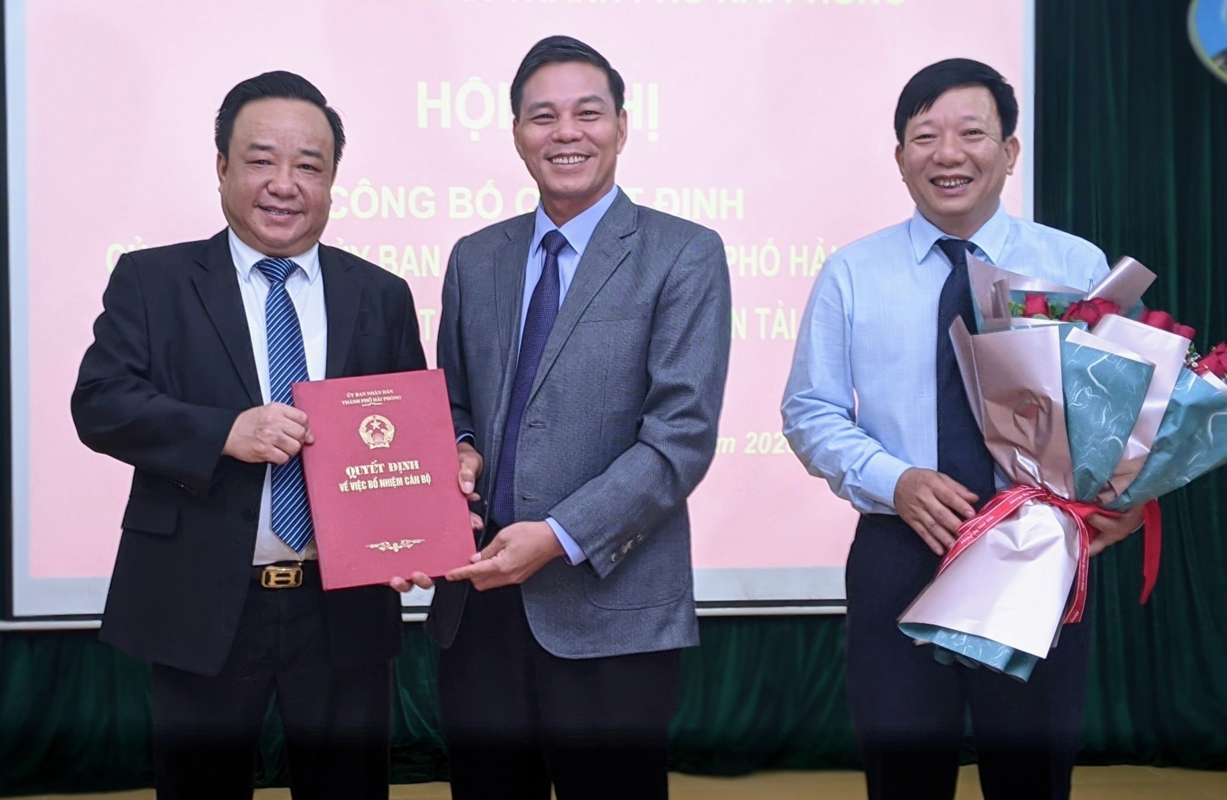 Hai Phong dieu dong, bo nhiem nhieu can bo chu chot hinh anh