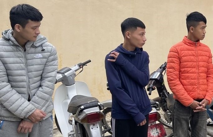 Trieu tap nhom thanh nien boc dau xe may o Sam Son hinh anh