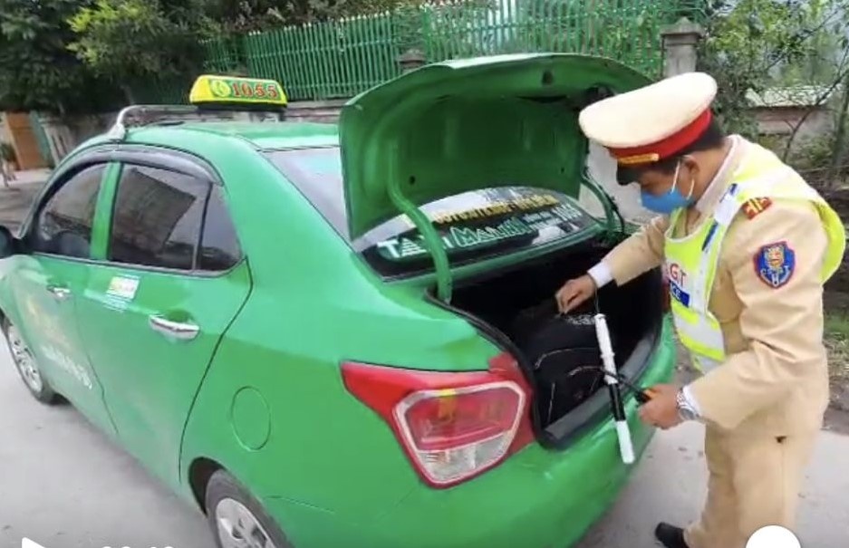 thuê taxi chở thuốc nổ ảnh 1 thue taxi cho thuoc no anh 1