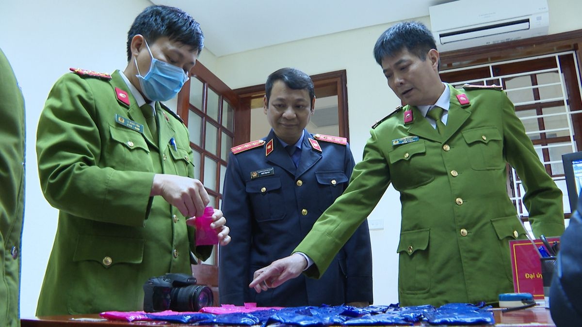 kẻ buôn ma túy cắn công an ảnh 2 ke buon ma tuy can cong an anh 2