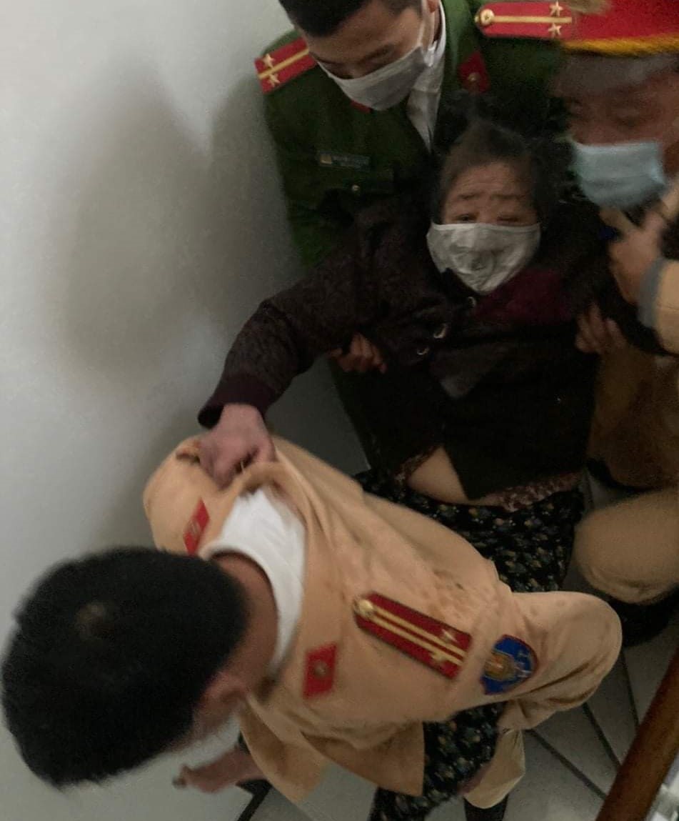 cuu cu ba mac ket anh 1