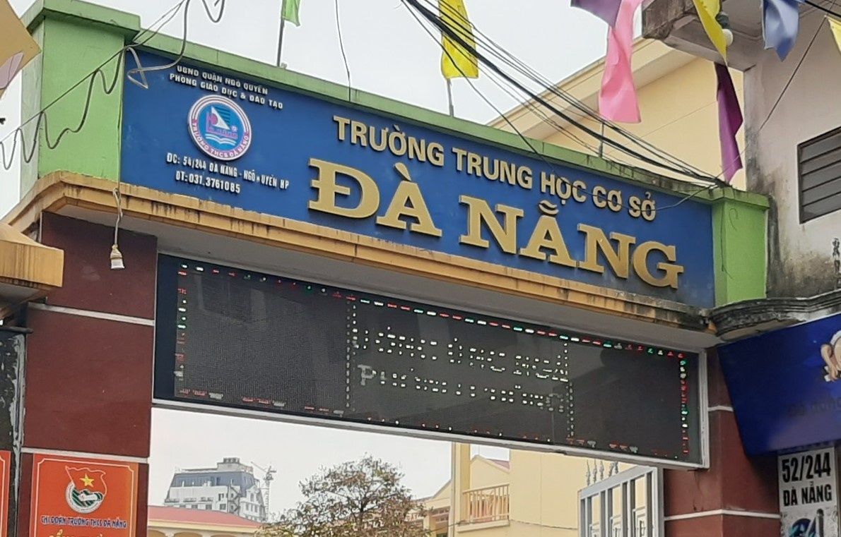 Nam sinh lop 8 bi dinh chi hoc tap vi hut thuoc la dien tu hinh anh